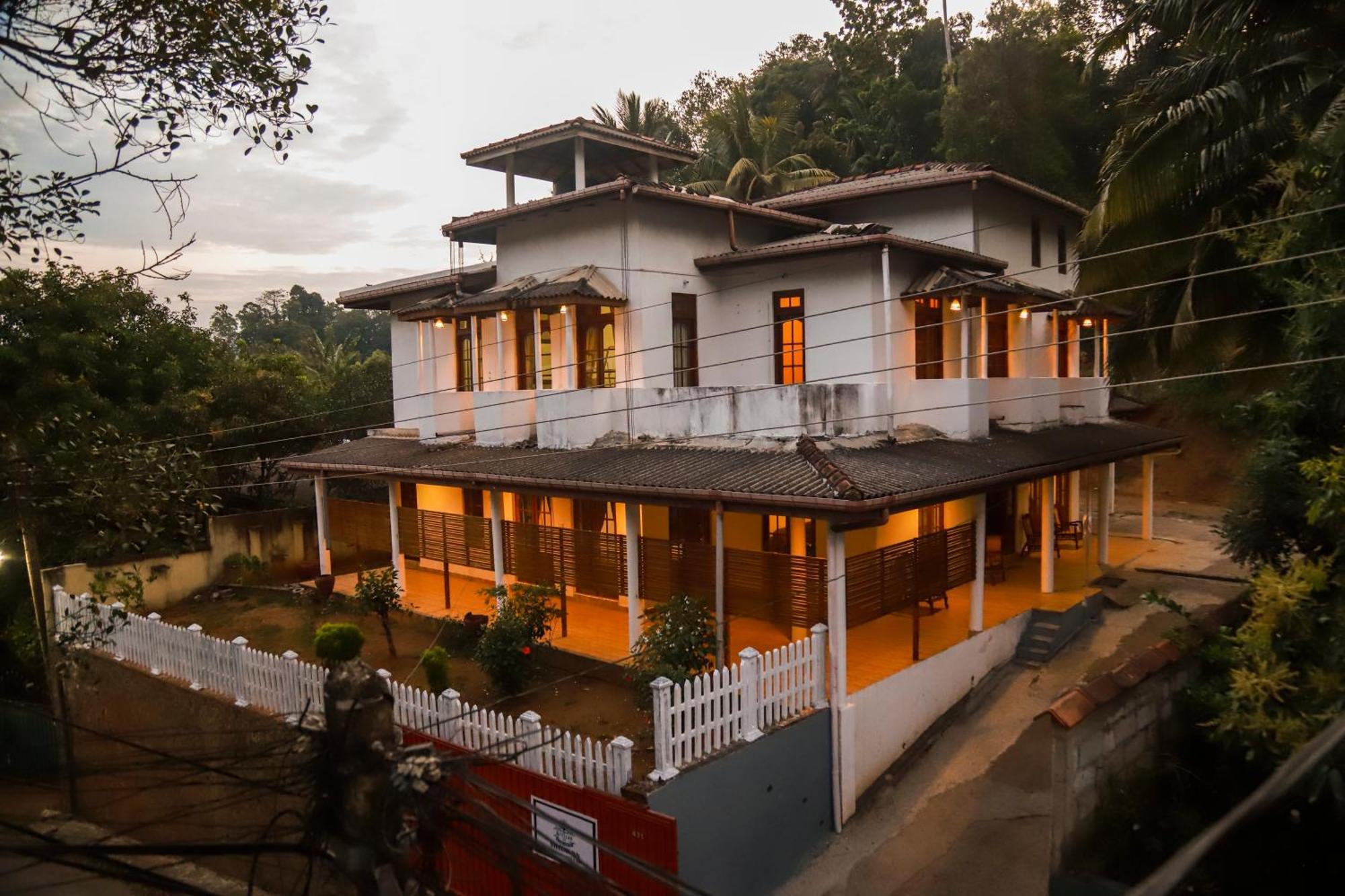 Stellar Inn Peradeniya Bagian luar foto