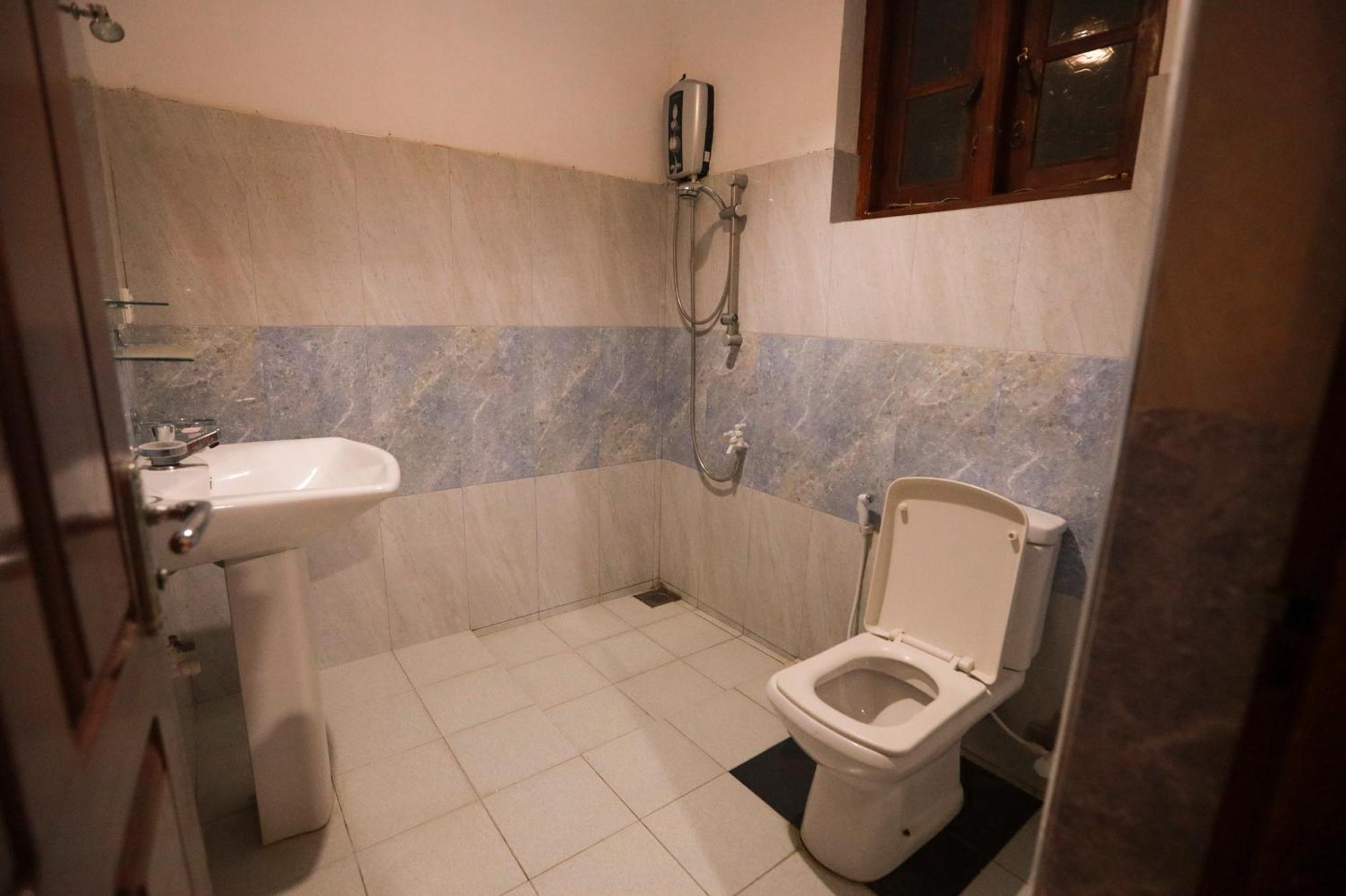 Stellar Inn Peradeniya Bagian luar foto